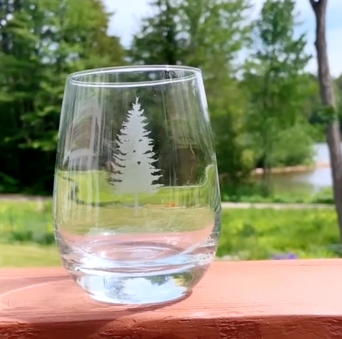 Maine Pine Tree Etched Stemless Wine Glass